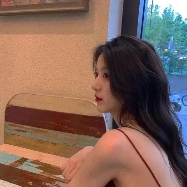 美女老板悔哭了